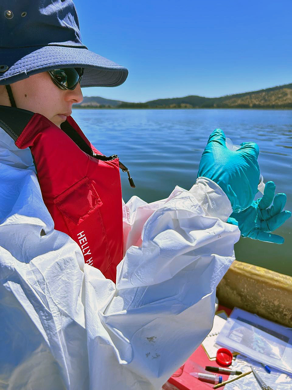 Lago Vichuquén enfrenta persistente crisis ambiental pese a reciente disminución de floraciones algales