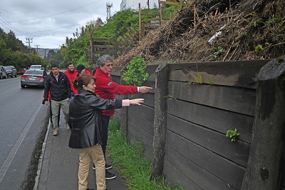 Foto archivo, visita muro de contención av. Mocopulli, Dalcahue