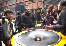 “Travesía Solar” cautiva a la comunidad de Achao con innovadora muestra interactiva del MIM