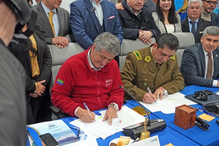 Gobierno Regional de Los Lagos y Carabineros firman convenio para fortalecer la seguridad con inversión y tecnología