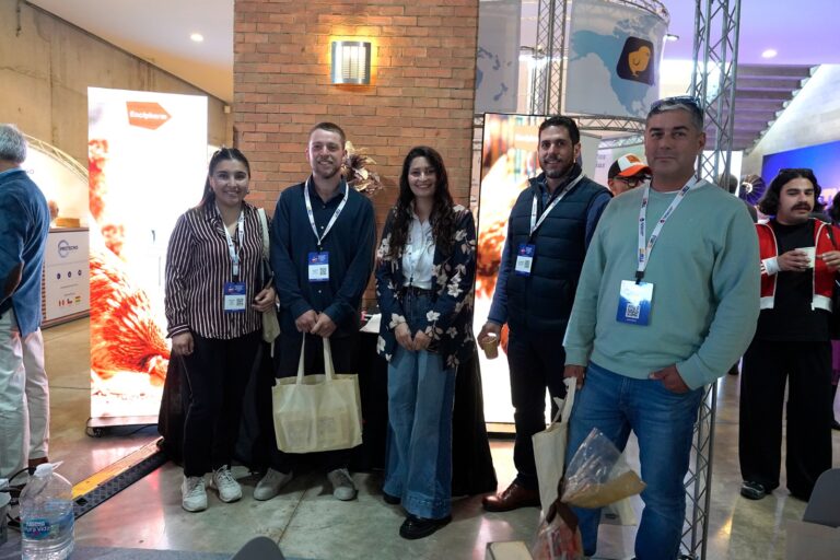 Usuarios de INDAP acceden a nuevas tecnologías y experiencias en histórico encuentro de la industria nacional del huevo